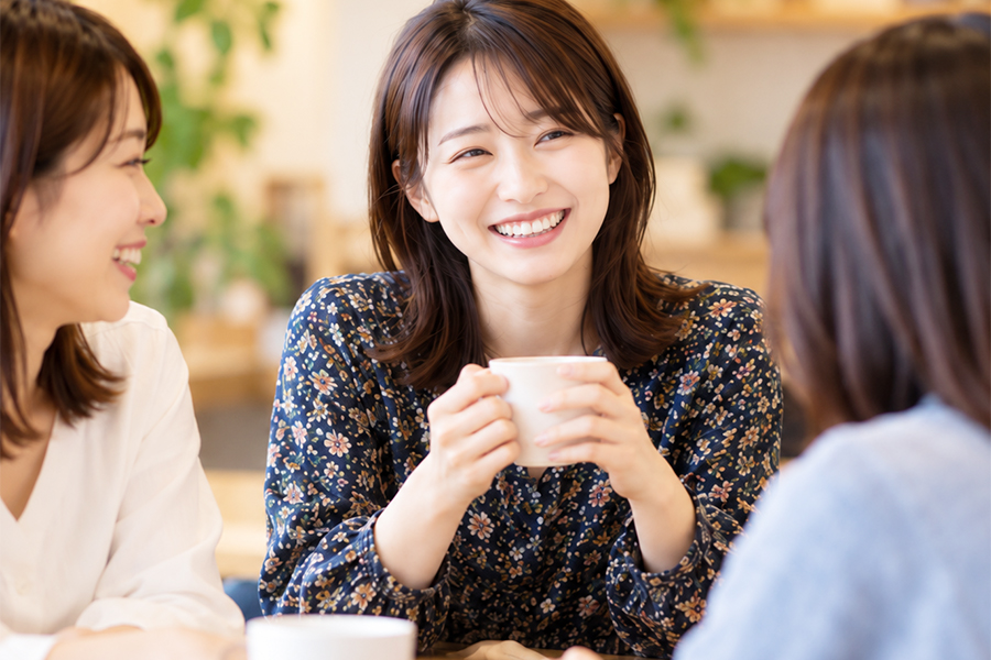 人見知りな大人の特徴と改善法